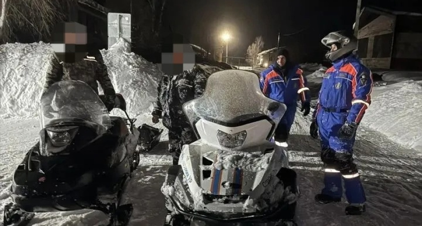 В Удмуртии спасатели эвакуировали рыбака, который замерзал на льду реки Вала