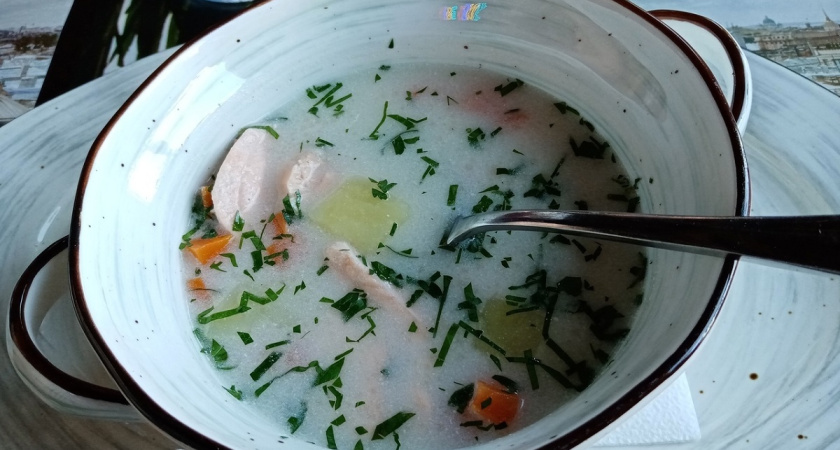 Как приготовить уху, а не просто рыбный суп — шеф-повар объяснила, в чем разница между блюдами