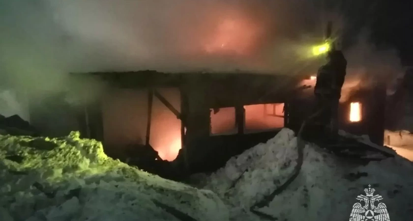 Пожар в Глазове оставил без имущества и отправил в больницу двух человек