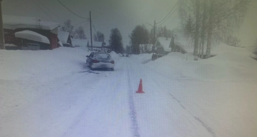 В Глазове автомобиль наехал на подростка, пересекавшего дорогу на лыжах