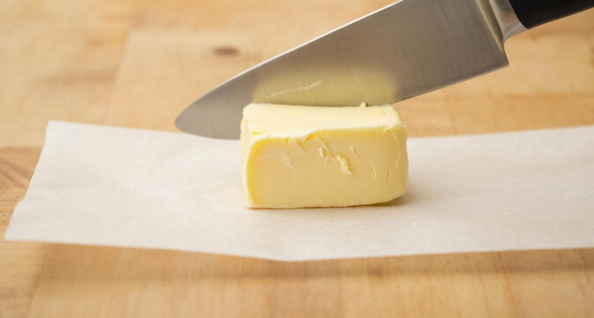 Смело берите 3 пачки - внутри 100% сливки: эксперты Роскачества выбрали идеальные марки сливочного масла для блинов на Масленицу