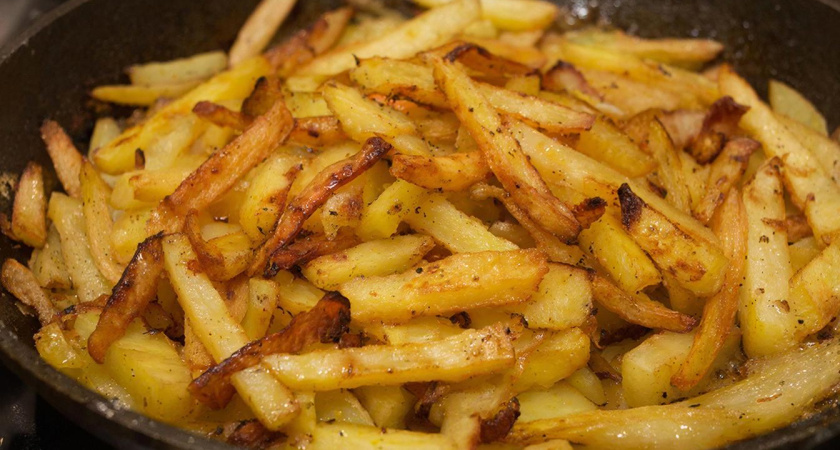 Та самая ароматная картошечка: 3 секрета золотистой корочки, которая не разваливается 