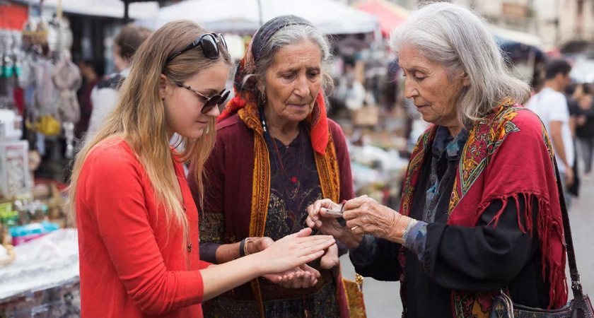 Как цыгане гипнотизируют простых людей? Раскрываю 3 главных трюка цыганского обмана