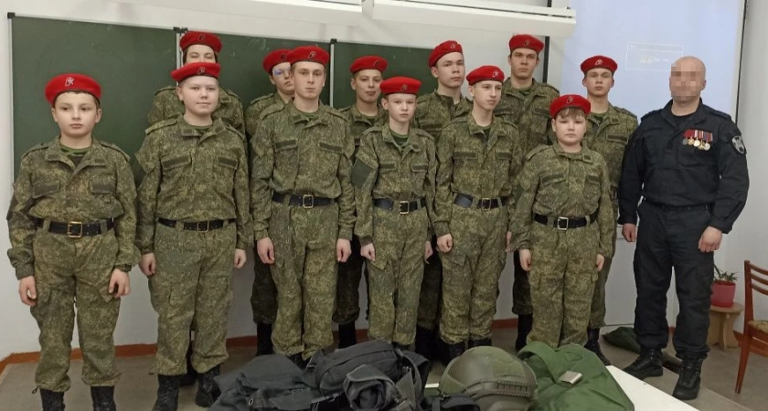 Правоохранители провели уроки мужества для школьников Удмуртии