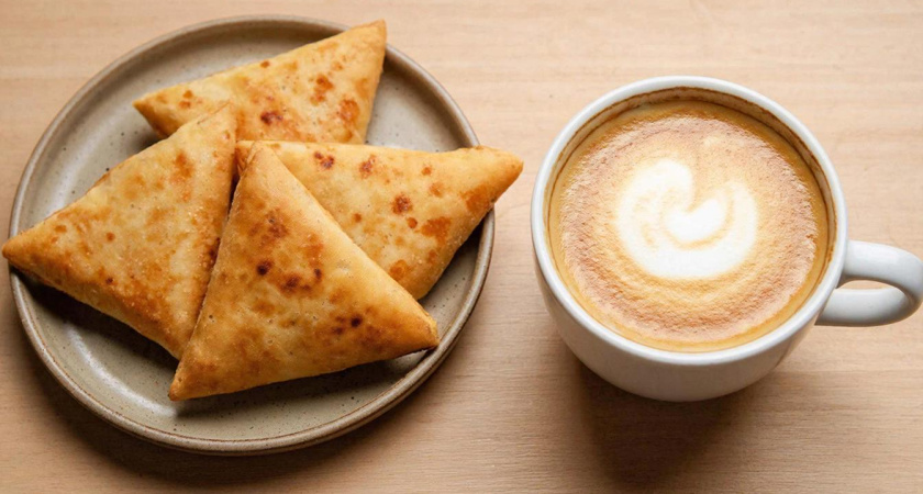 Хрустящие пирожки из лаваша с мясом и корейской морковью: быстрый рецепт на сковороде