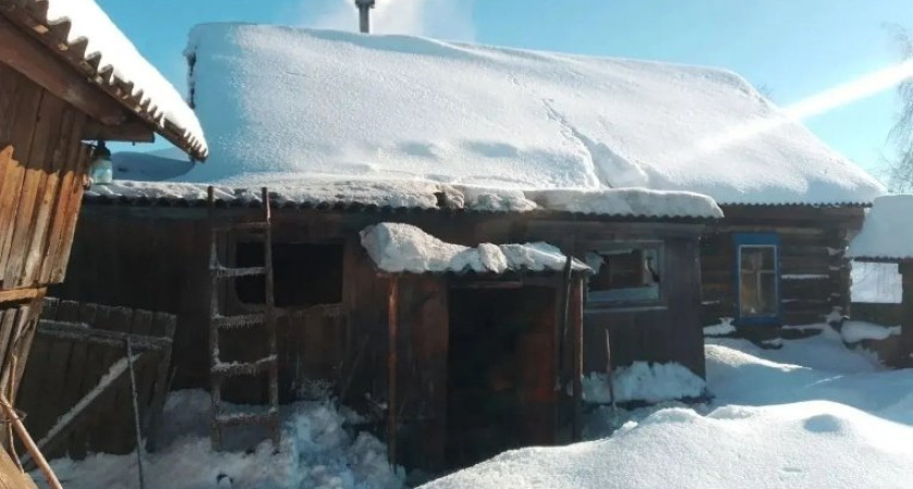 В Удмуртии за две недели зафиксировано 11 случаев обрушения крыш зданий под тяжестью мокрого снега