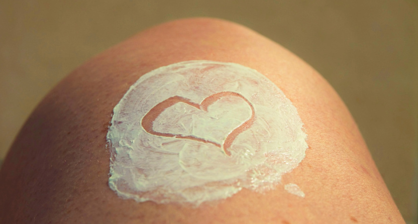 Просроченный крем больше не выбрасываю: узнала, как его использовать для тела и на кухне