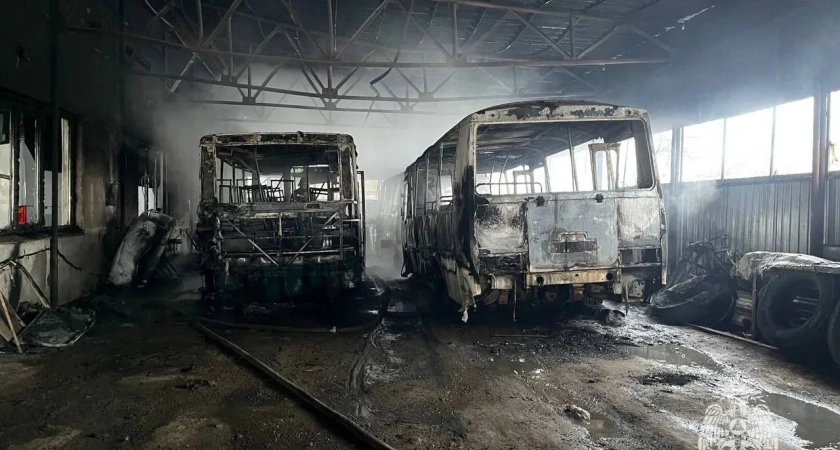 Стало известно, как в Глазове тушили полыхающий автопарк