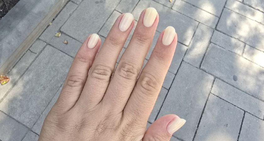 Забудьте об этих цветах лака — они больше не в моде: антирейтинг устаревших оттенков в маникюре