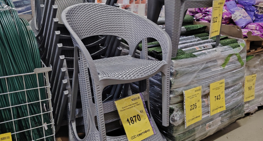 Март на дворе, а в Светофоре уже летний завоз. Берут сразу по 2: от мультиварки до тентов, леек и носков