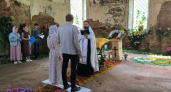 В полуразрушенном храме села Пышкет состоялось первое венчание