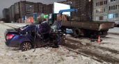 Пьяная ижевчанка на «Гранте» врезалась в грузовик и получила множество травм