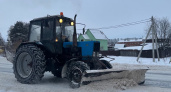 После затяжного снегопада в Глазове на расчистку дорог вышли 11 единиц техники
