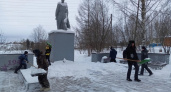 Жители Глазовского района провели расчистку от снега территорий памятников участникам Великой Отечественной войны