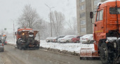 В Глазове устраняют последствия сильного снегопада