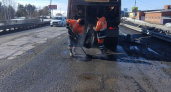 В Удмуртии продолжают латать ямы на дорогах