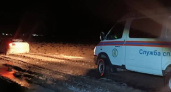 В Глазовском районе спасатели эвакуировали беременную женщину и мужчину с полевой дороги
