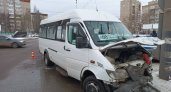 В Ижевске в дорожную аварию попал микроавтобус с 15-тью пассажирами