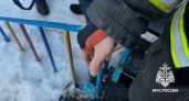 В Удмуртии спасатели вызволили ребенка, застрявшего ногами в конструкции горки