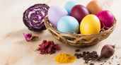 Забудьте про красители из Магнита: 5 рецептов природной палитры для пасхальных яиц