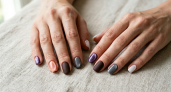 Модный маникюр 2026: 9 трендовых оттенков от аметистовой дымки до облачного белого