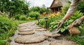 Дачный хлам не выбрасываю: делаю обалденные садовые дорожки на зависть гостям и соседям