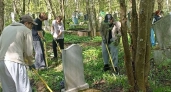 Более 80 глазовских волонтёров привели в порядок могилы ветеранов Великой Отечественной войны