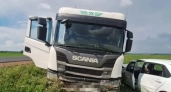 Фура протаранила и смяла иномарку на трассе Игра — Глазов