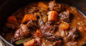 Квас на окрошку больше не беру — заливаю им мясо: через час на столе вкуснятина под ароматным соусом
