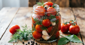 Ароматные маринованные помидоры за ночь: засыпал солью — утром ем, а вкус, будто неделю стояли