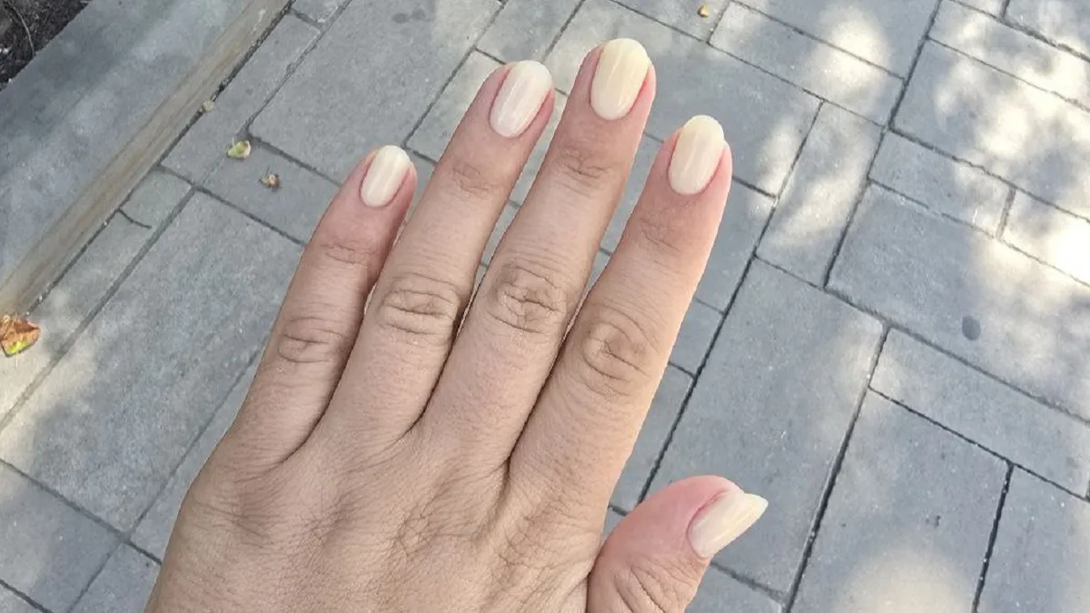 Забудьте об этих цветах лака — они больше не в моде: антирейтинг устаревших оттенков в маникюре