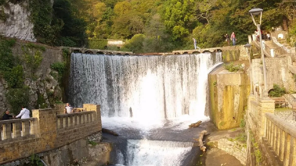 Разруха, собаки и особенности местной еды: вся правда об Абхазии - мой личный опыт