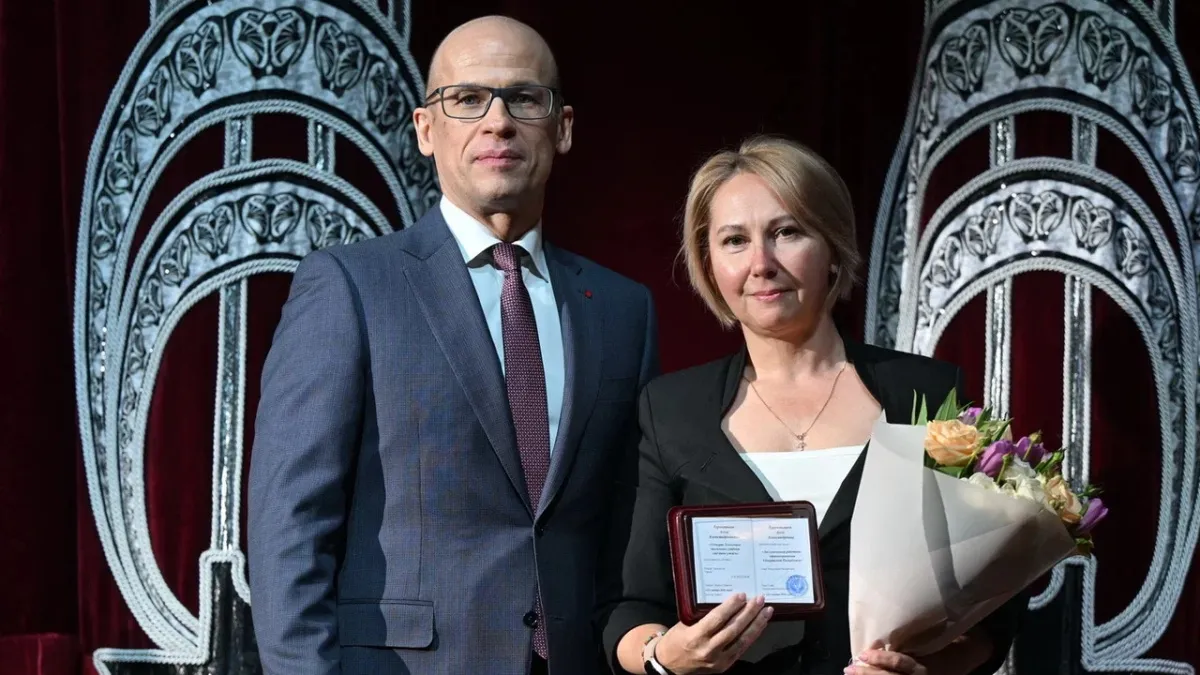 Александр Бречалов поздравил женщин-медиков Удмуртии с 8 Марта и вручил награды