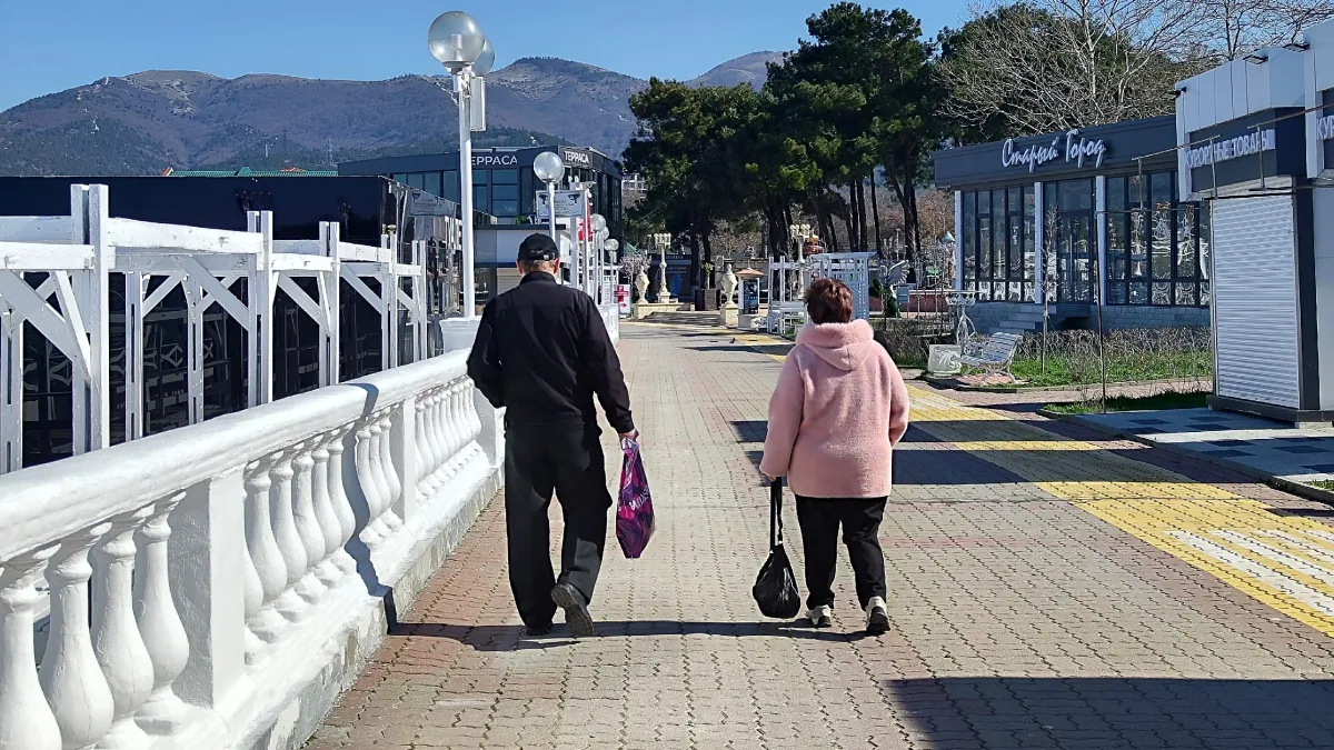 Море рядом и тихая жизнь: где в Крыму комфортно жить пенсионерам круглый год