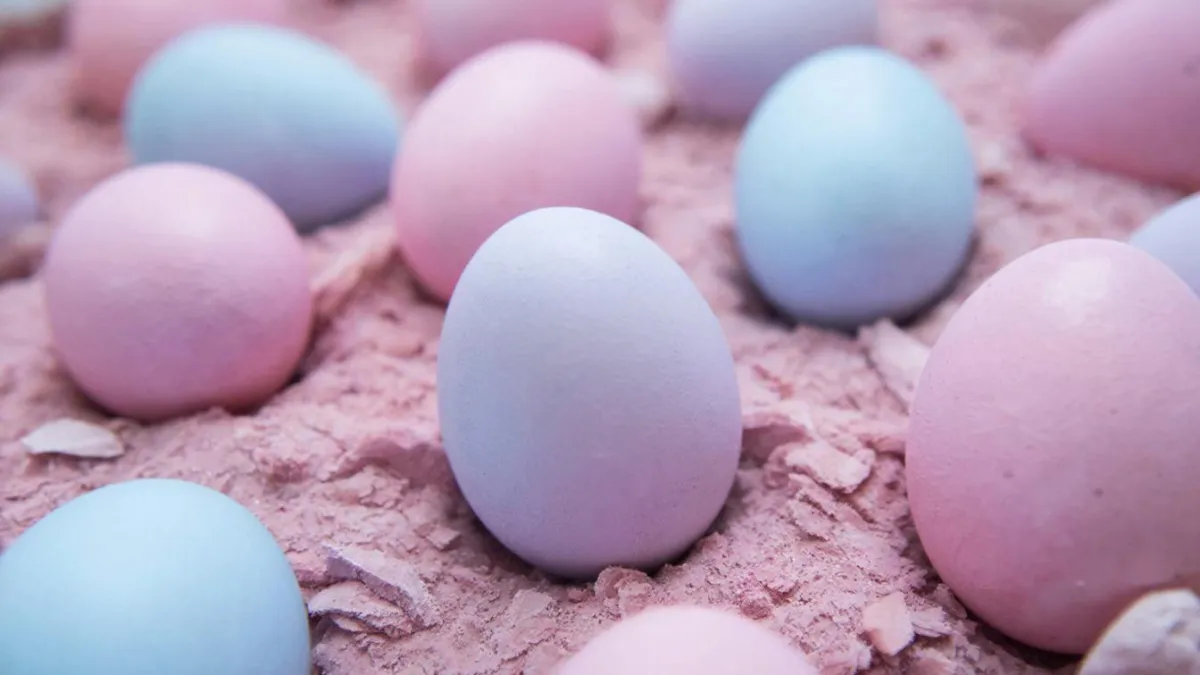 Как покрасить яйца на Пасху с помощью соды: самый простой и необычный способ