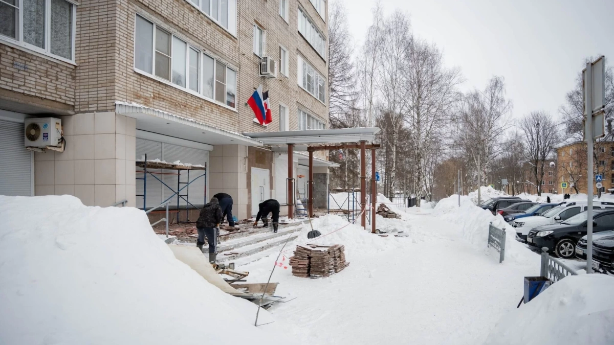 В Глазове начался ремонт входной группы ЗАГСа за 3 миллиона рублей из бюджета республики