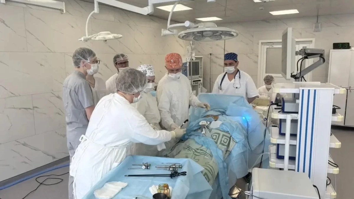 В больнице Глазова начали проводить высокотехнологичные операции по удалению кист почек