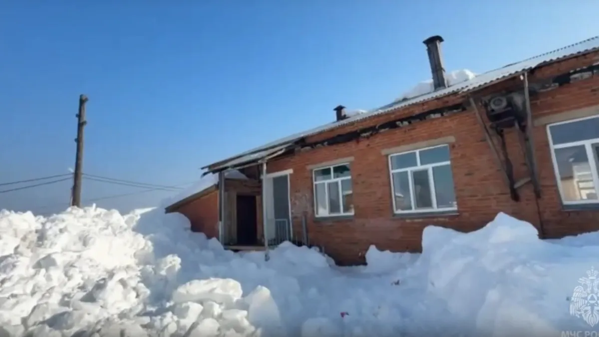 В Удмуртии двое детей пострадали в результате схода снега с крыши