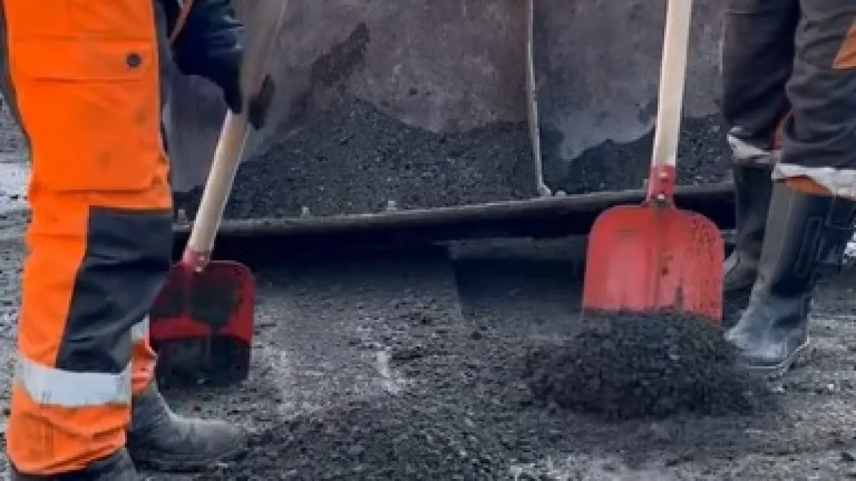 Дорожники Удмуртии перешли на ямочный ремонт с использованием заводской асфальтобетонной смеси