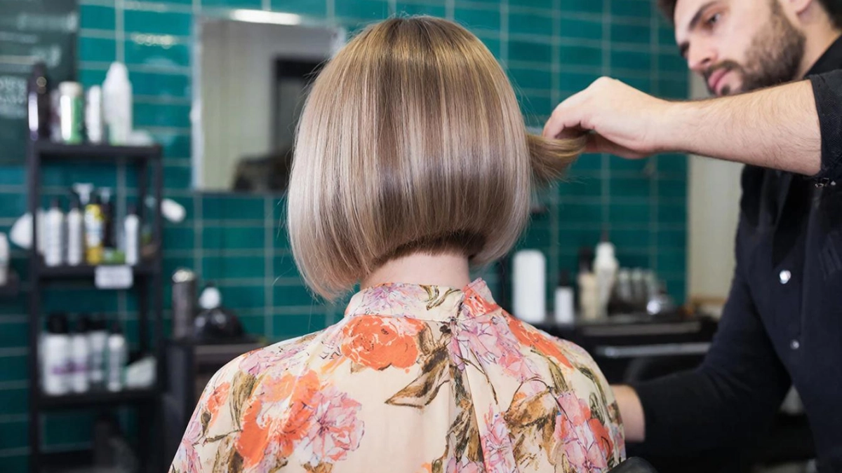 Забудьте про «Каскад» и «Пикси»: вот какую стрижку стоит выбрать женщинам старше 50 лет в марте