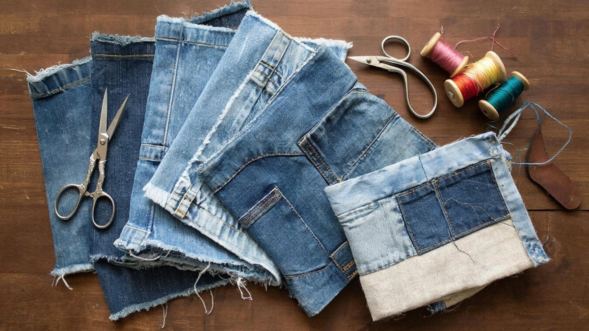 Не спешите выбрасывать джинсы: 5 уютных вещей для дома, которые из них получатся