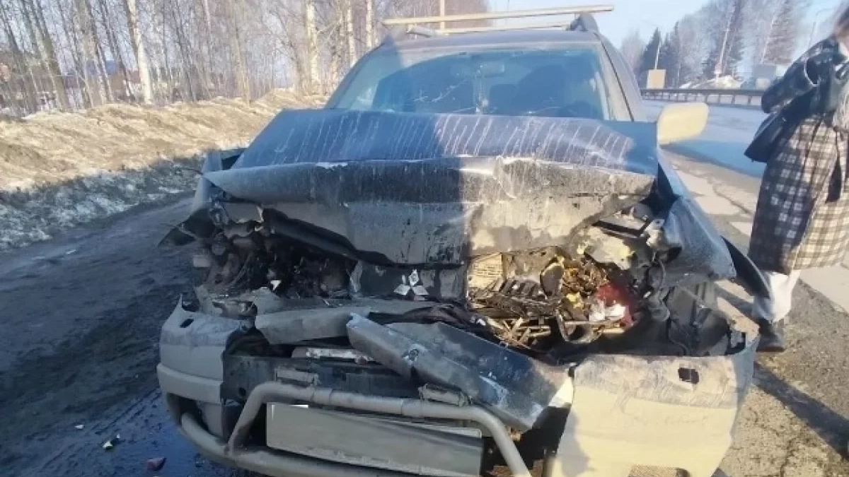 "Выпил после столкновения": в Удмуртии водитель иномарки нашел необычное оправдание ДТП с "КамАЗом"