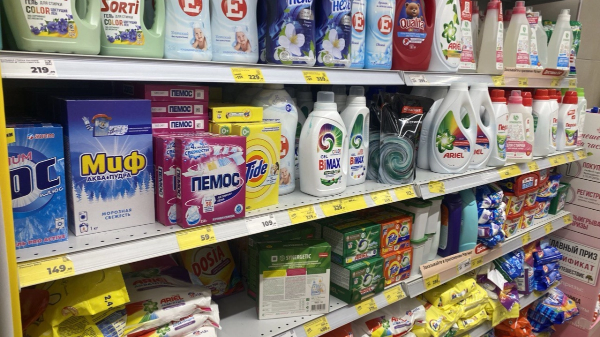 Стоят копейки, а стирают даже лучше элитных: топ-5 стиральных порошков по версии Роскачества