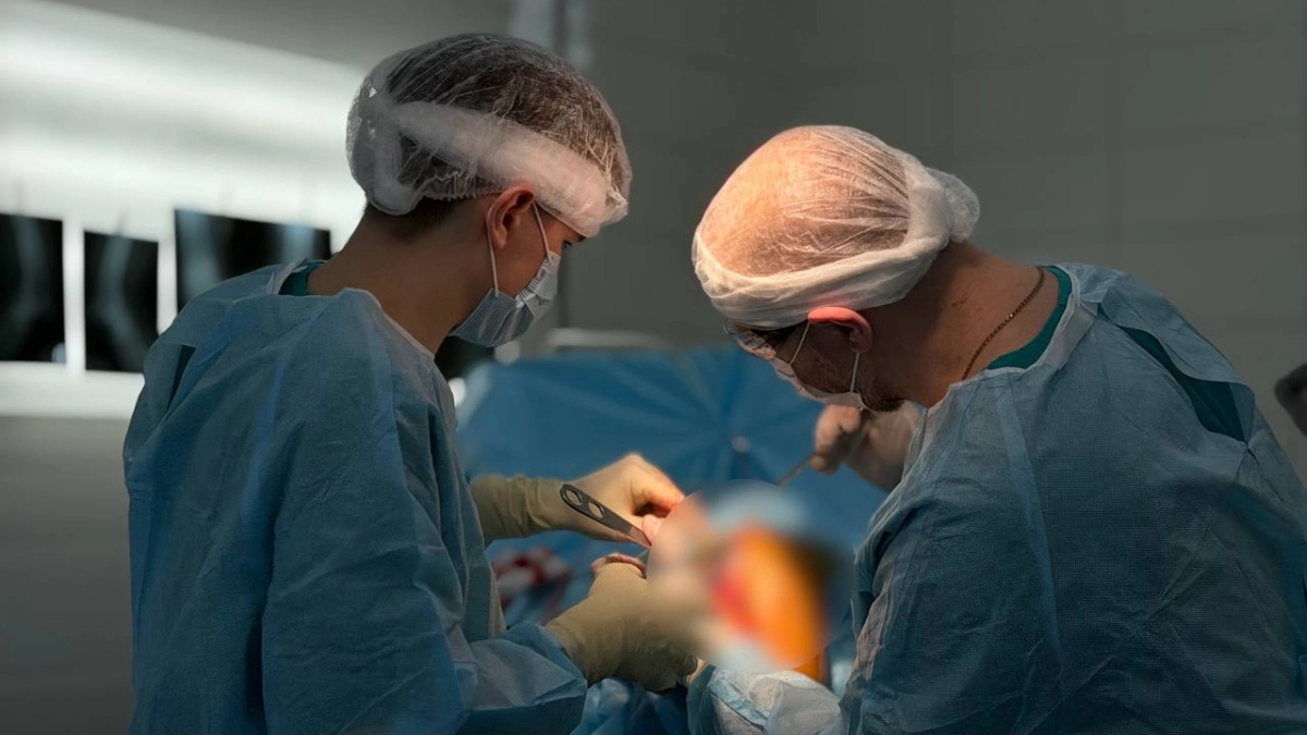 В Удмуртии врачи впервые провели частичное протезирование сустава