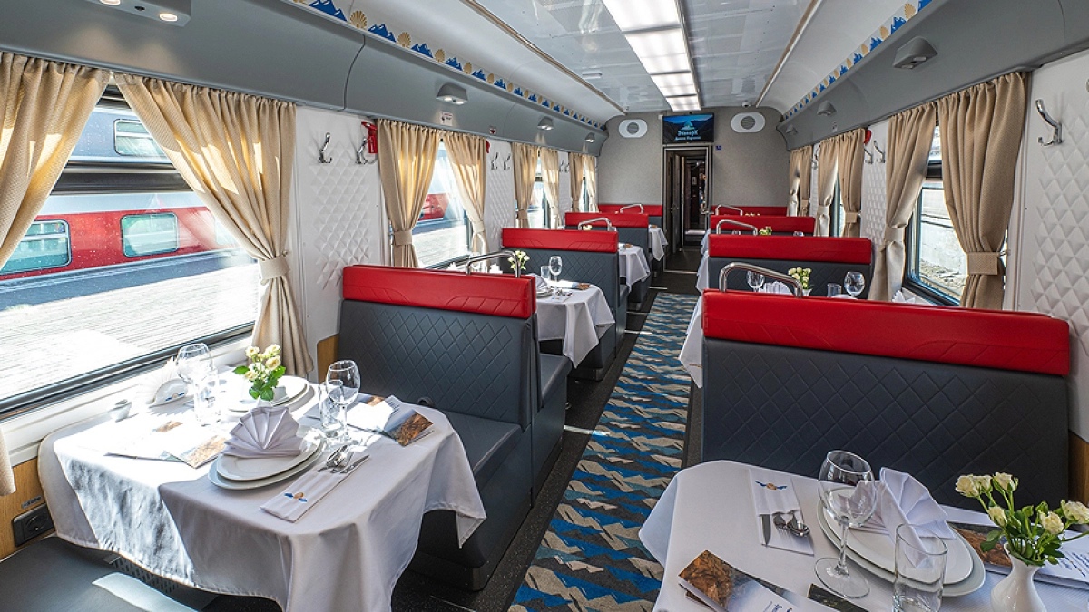 Спальный вагон нового поколения: РЖД запустила купе в стиле тихоокеанского лайнера