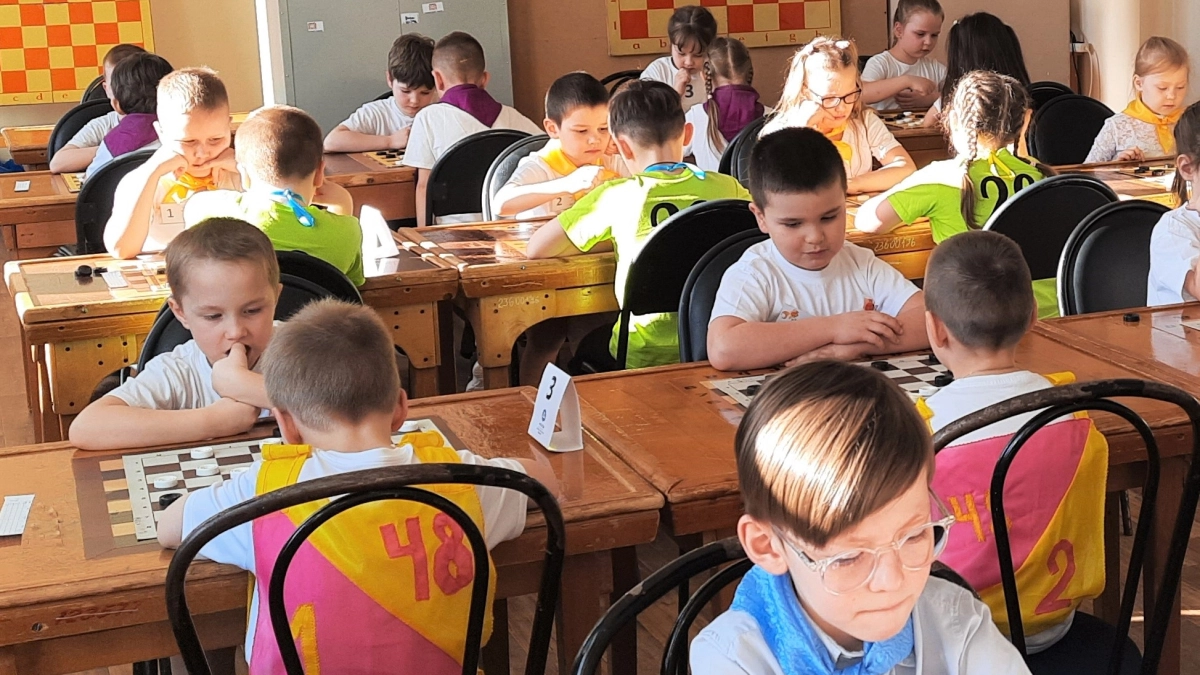 В Глазове определили лучших юных шашистов среди воспитанников детских садов