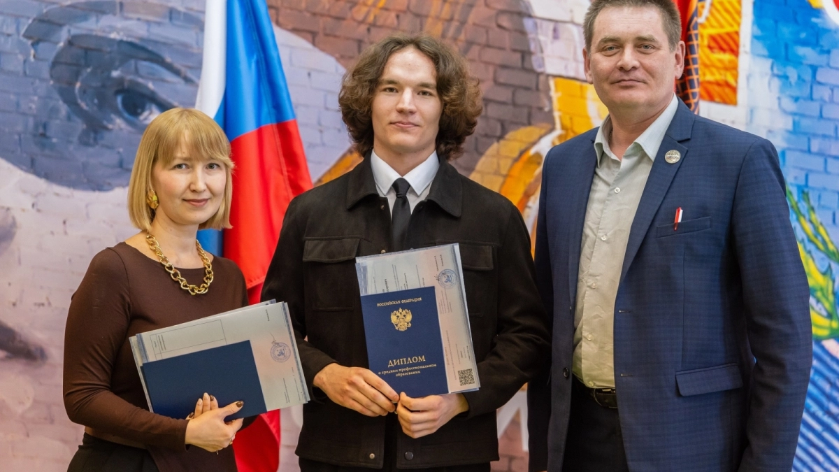 Ветеран следственных органов Удмуртии поздравил выпускников Международного Восточно-Европейского колледжа