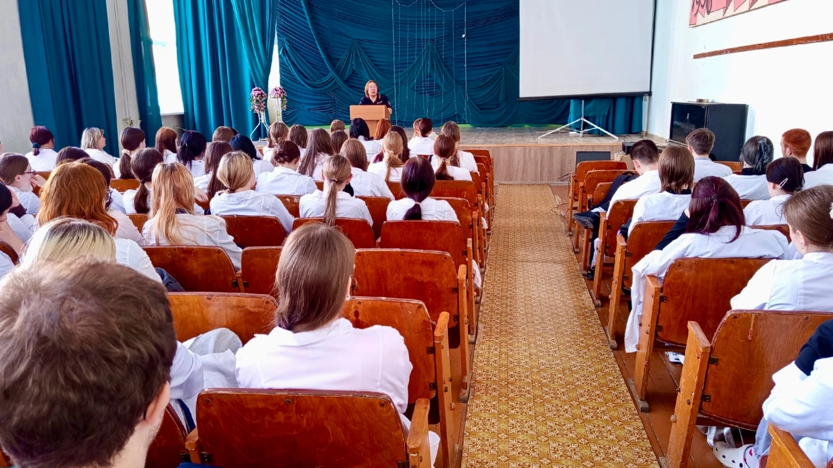 В Глазовском медицинском колледже состоялась профилактическая встреча по вопросам безопасности движения