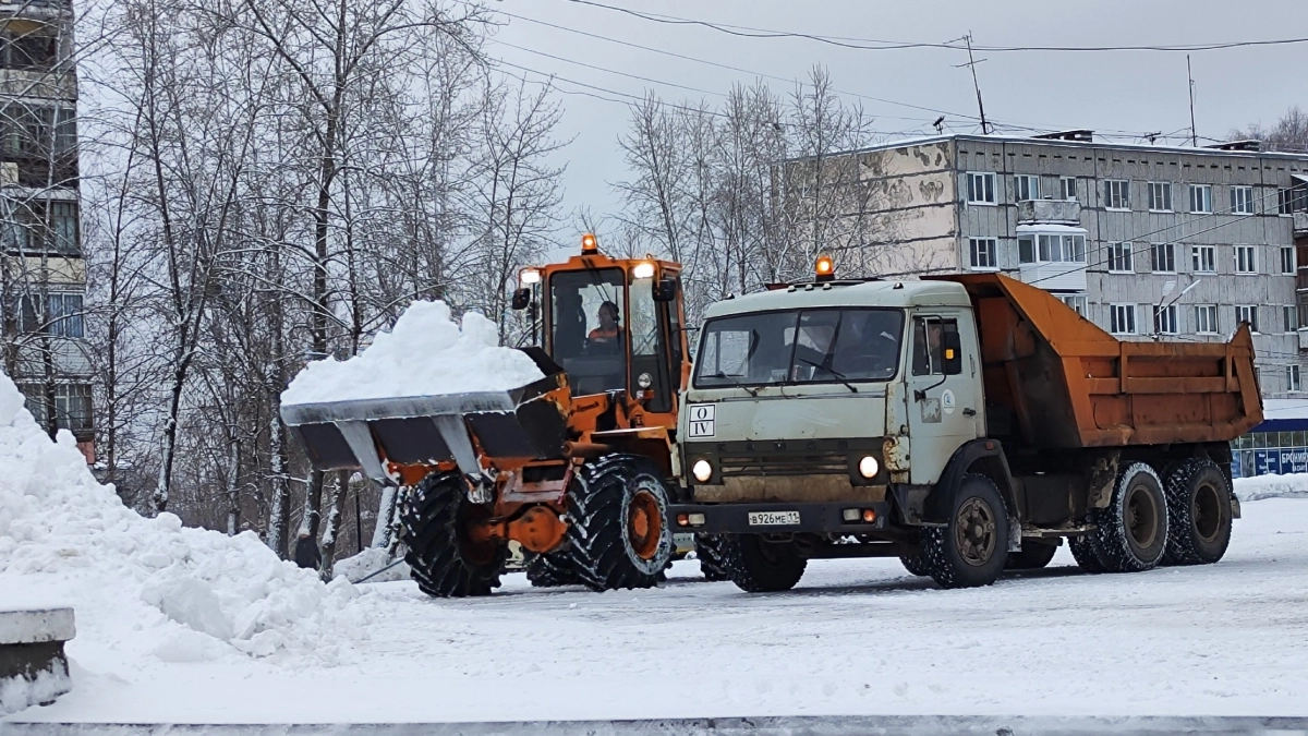 Верховный суд поставил точку: можно ли обгонять тихоходный трактор или экскаватор через двойную сплошную