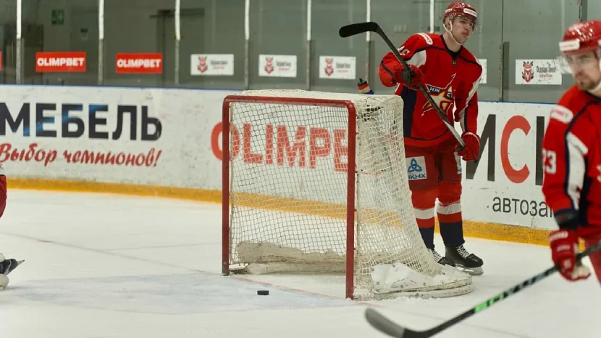 В Удмуртии сотрудник ледового дворца получил травму во время матча "Ижсталь" — "Южный Урал"